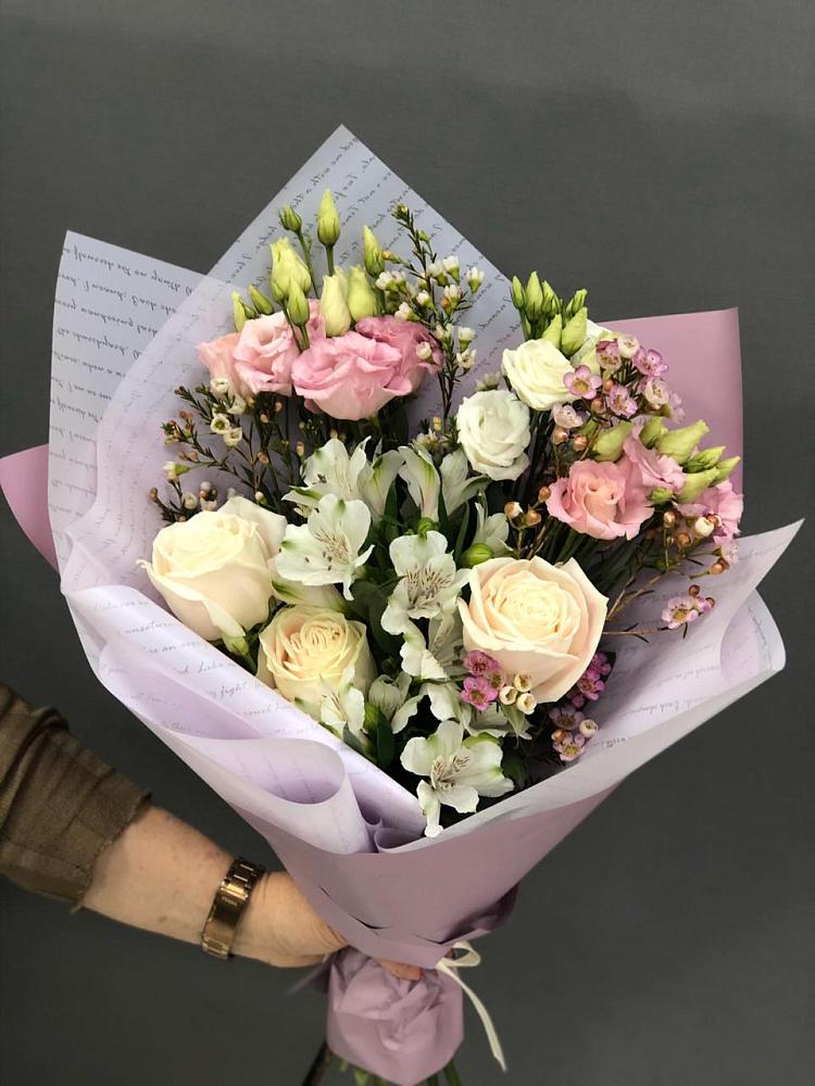 Букет цветов из: Альстромерии, Розы и Лизиантусы в Нижнем Новгороде