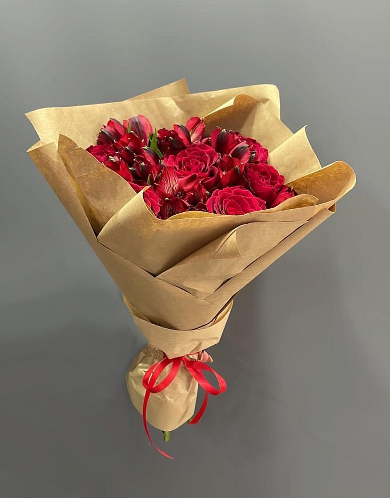 Букет прекрасной женщине в Нижнем Новгороде Букет цветов из: Альстромерии и Розы в Нижнем Новгороде