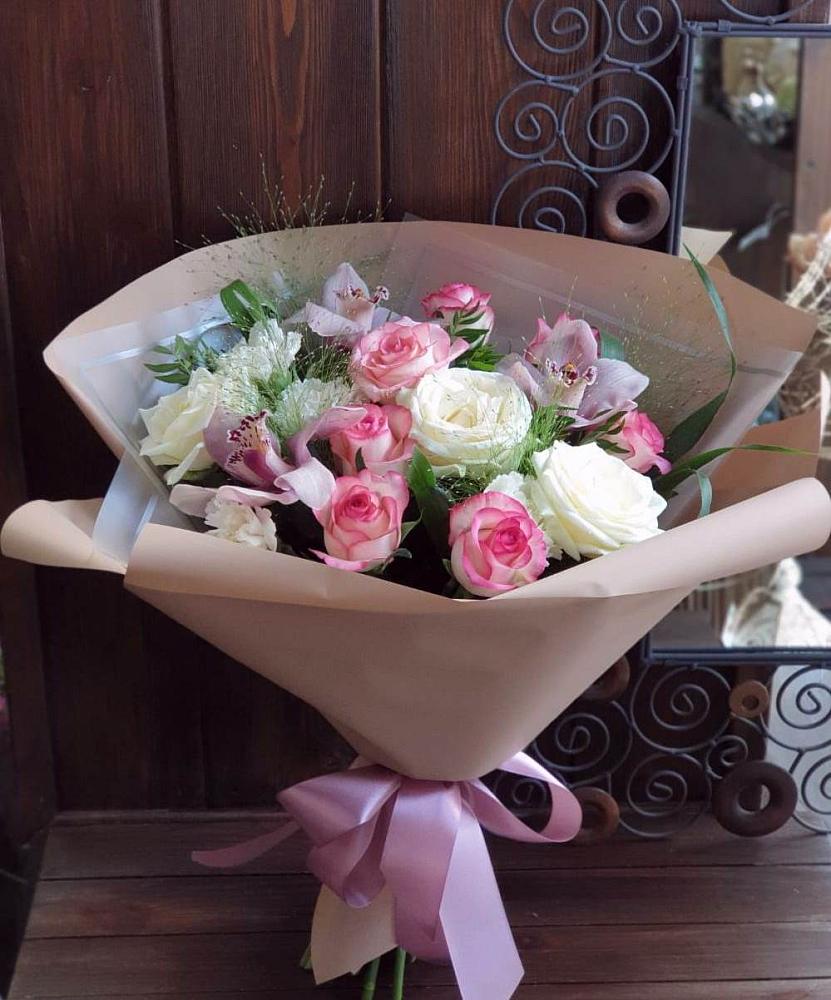 Букет цветов из: Гвоздики, Орхидеи, Розы и Хризантемы в Нижнем Новгороде