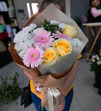 Букет цветов из:  Герберы, Розы и Хризантемы в Нижнем Новгороде