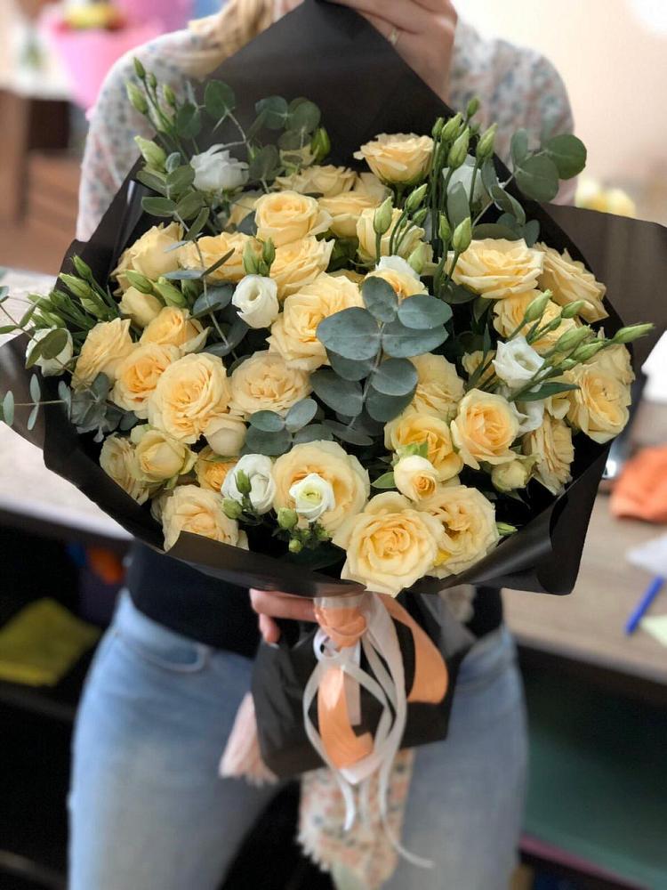 Букет цветов из: Розы и Лизиантусы в Нижнем Новгороде