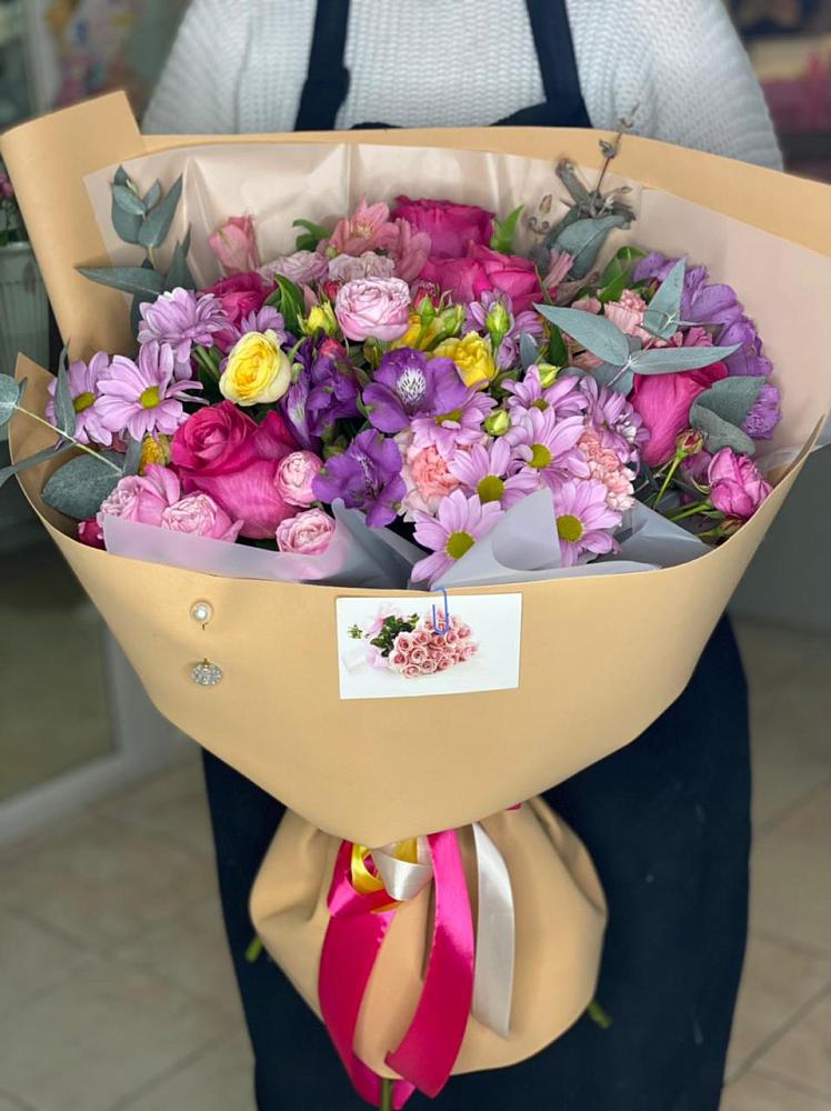 Букет вдохновленный любовью в Нижнем Новгороде Букет цветов из: Хризантемы, Гвоздики и Альстромерии в Нижнем Новгороде