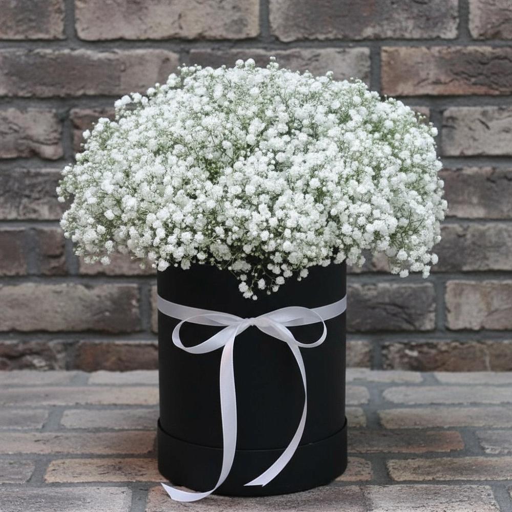 Цветочная композиция из Гипсофила в шляпной коробке в Нижнем Новгороде