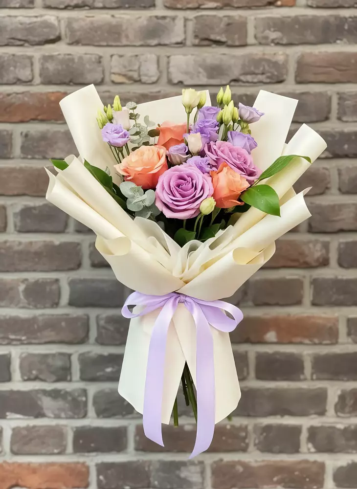 Букет цветочные ноты в Нижнем Новгороде Букет цветов из: Лизиантусы и Розы в Нижнем Новгороде