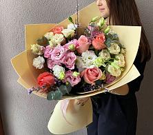 Букет цветов из:  Розы, Лизиантусы и Гвоздики #REPLACE_PRED# Нижнем Новгороде