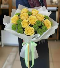 Букет сочно-зеленый в Нижнем Новгороде Букет цветов из:  Хризантемы и Розы в Нижнем Новгороде