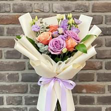 Букет цветов из:  Лизиантусы и Розы в Нижнем Новгороде