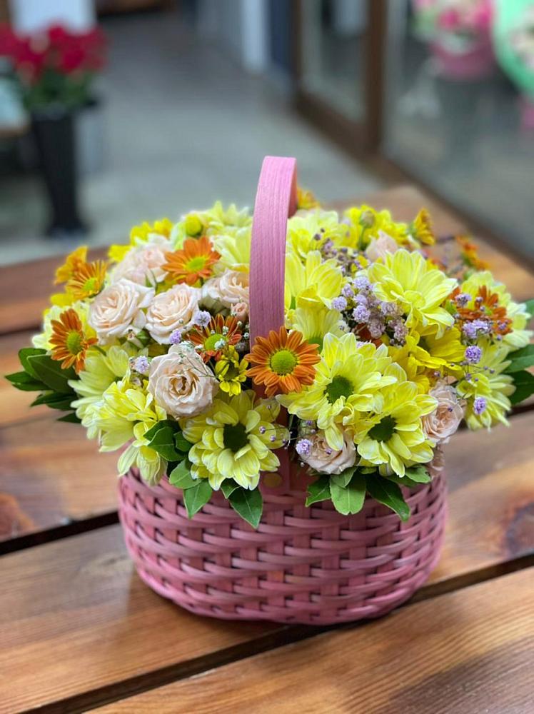 Цветочная композиция из Хризантемы и Розы в корзине в Нижнем Новгороде