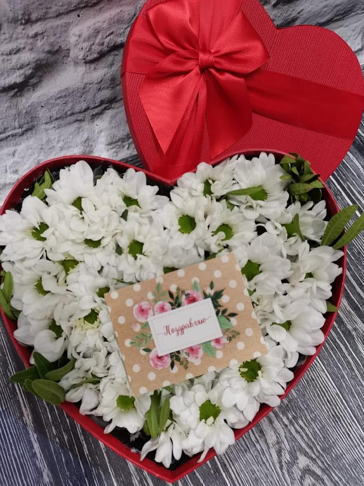 Цветочная композиция из Хризантемы в виде сердца в Нижнем Новгороде