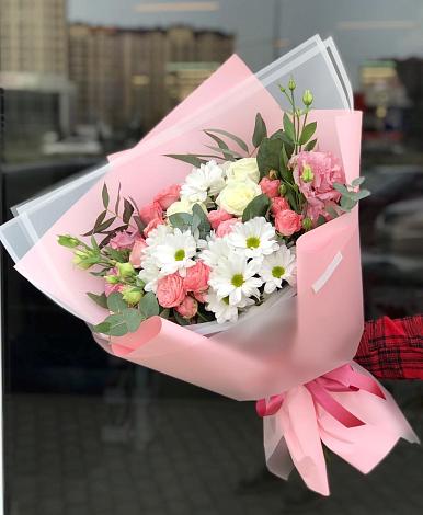 Букет цветов из: Розы, Лизиантусы и Хризантемы в Нижнем Новгороде