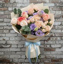 Букет Феерия в Нижнем Новгороде Букет цветов из:  Розы, Лизиантусы и Гвоздики в Нижнем Новгороде