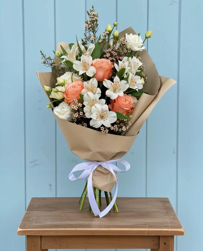 Букет яркий комплимент в Нижнем Новгороде Букет цветов из: Альстромерии, Лизиантусы, Розы и Хризантемы в Нижнем Новгороде