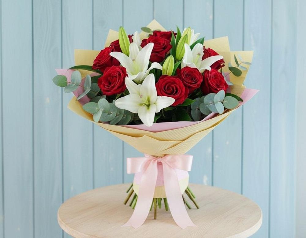 Букет Элегантная гармония в Нижнем Новгороде Букет цветов из: Лилии и Розы в Нижнем Новгороде